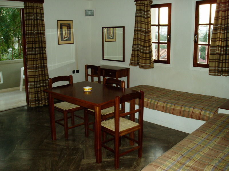 Elpida Aparthotel ゴウヴァイ エクステリア 写真